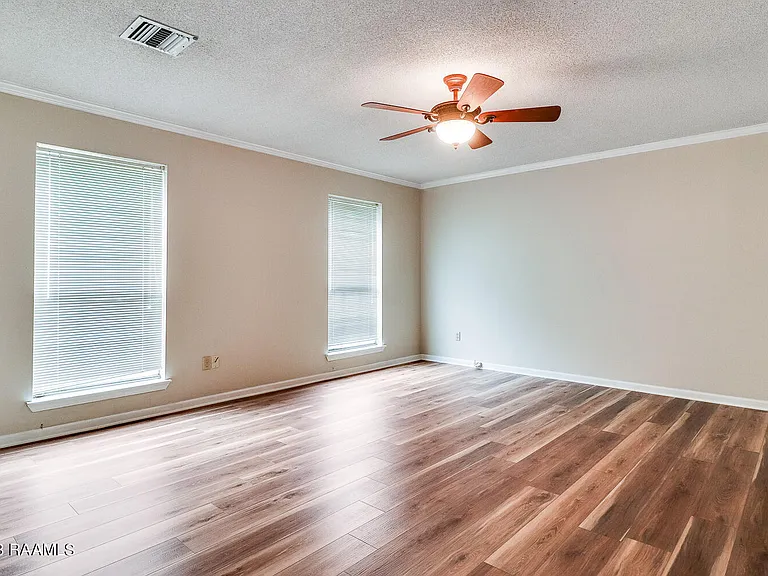101 Chateau Pl — Photo 8