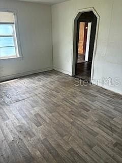4th image of 2901 E Yukon St
