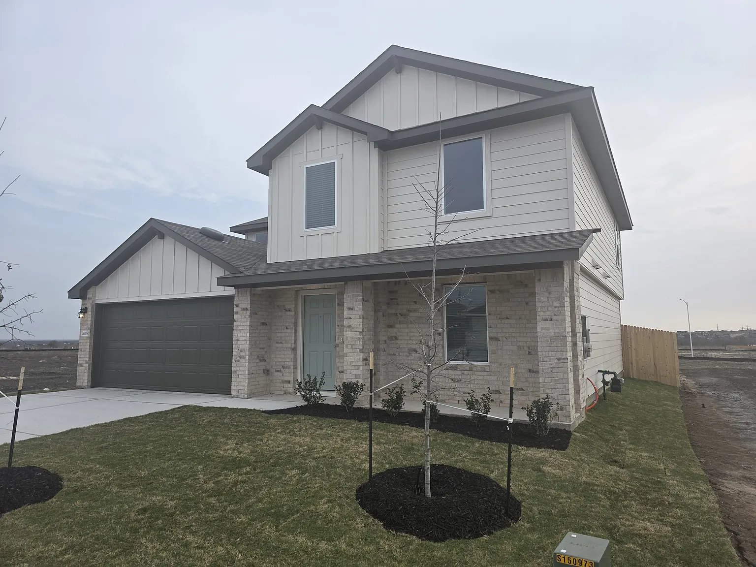 5 bed, 2.5 bath, 2251 sqft, $2,500 — Photo 4