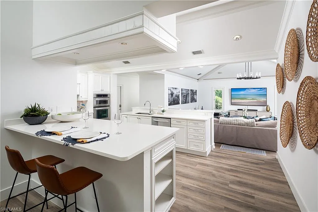 4 bed, 3.5 bath, 2930 sqft, $25,000 — Photo 3