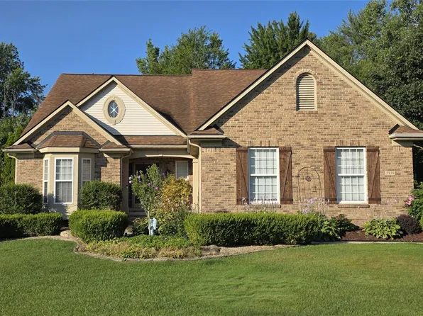 5818 Pine Trace Ct, Howell, MI 48843
