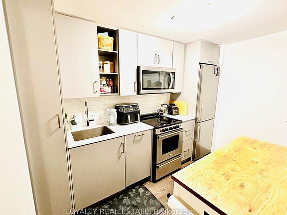 5th image of 251 Manitoba St #311