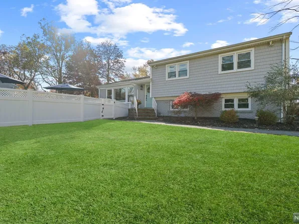 1019 Washington Ave S, Old Tappan, NJ 07675