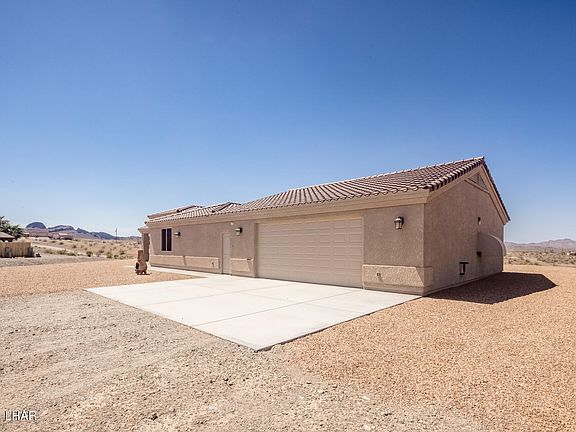 4th image of 7586 N Seely Dr