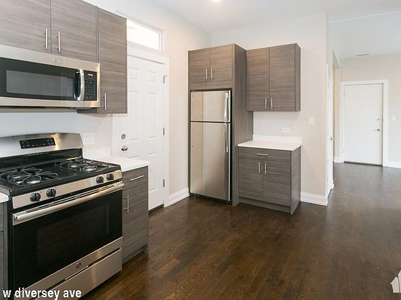 2nd image of 2943 W Diversey Ave #814