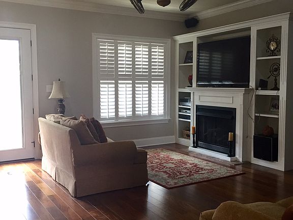2nd image of 200 Poinsettia Dr