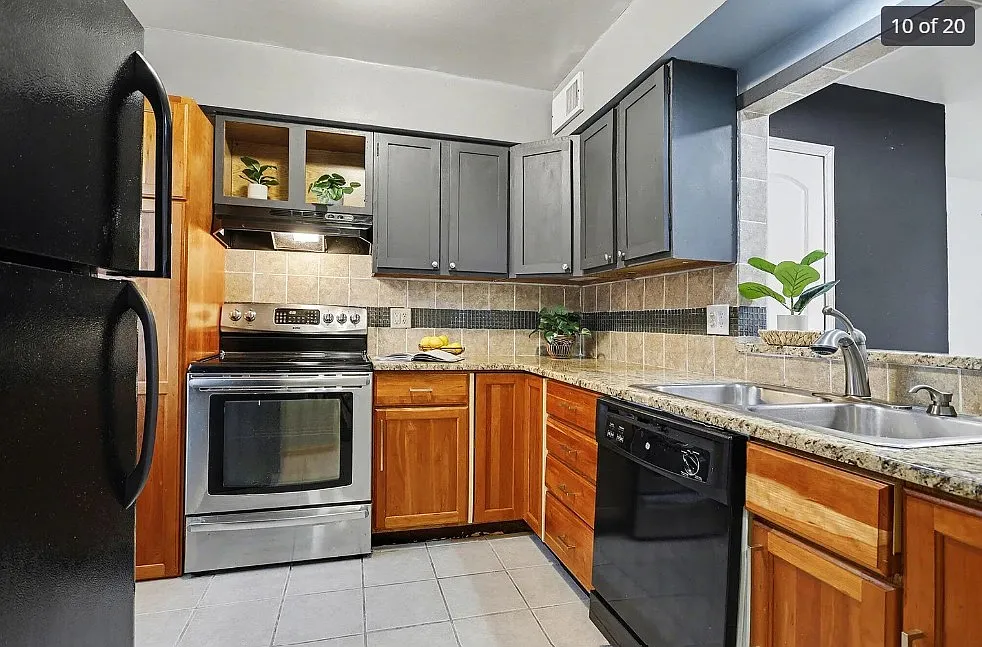 709 Garland Cir — Photo 2