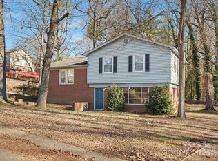 311 Whispering Pines Dr, Charlotte, NC 28217