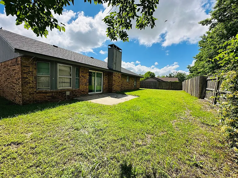11701 N Lee Ave — Photo 34