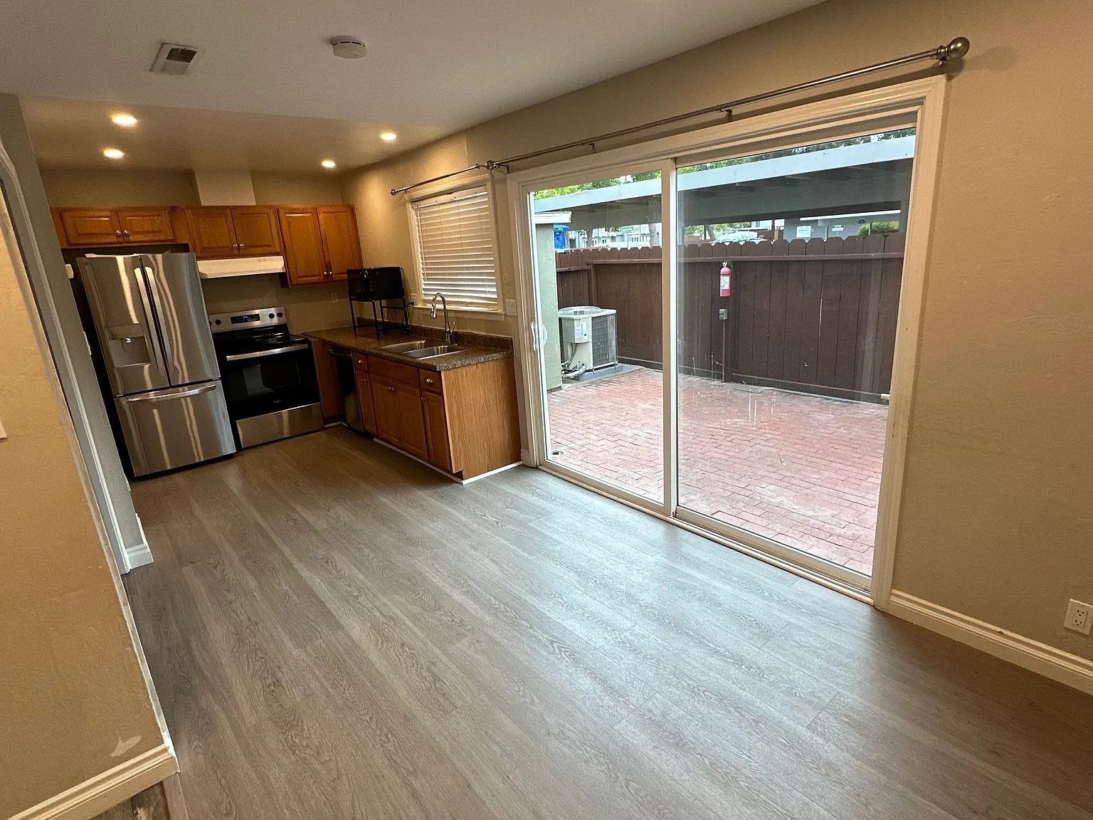 3 bed, 1.5 bath, 1130 sqft, $3,200 — Photo 1