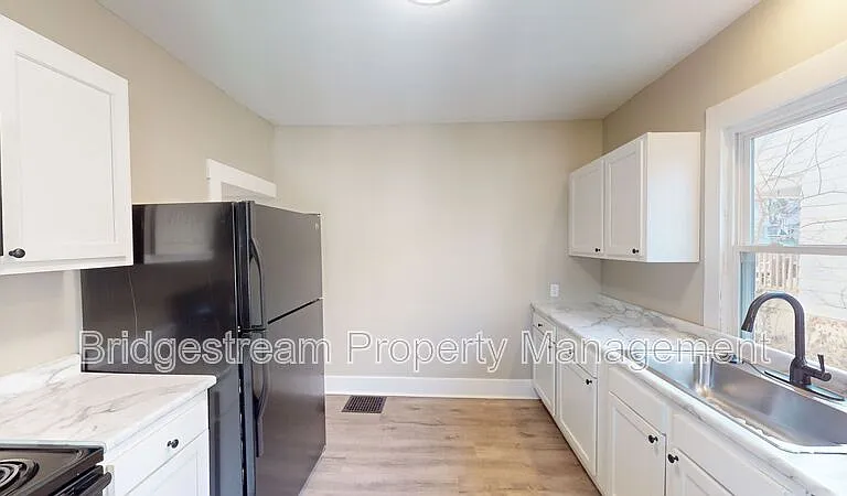 2029 Brookline Ave — Photo 5
