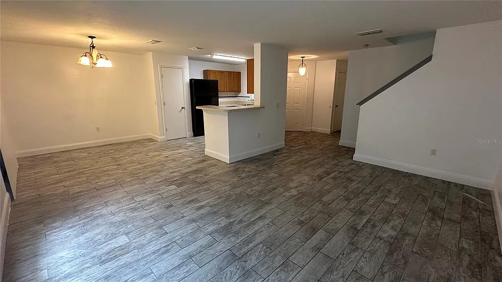 3 bed, 2.5 bath, 1683 sqft, $2,100 — Photo 4