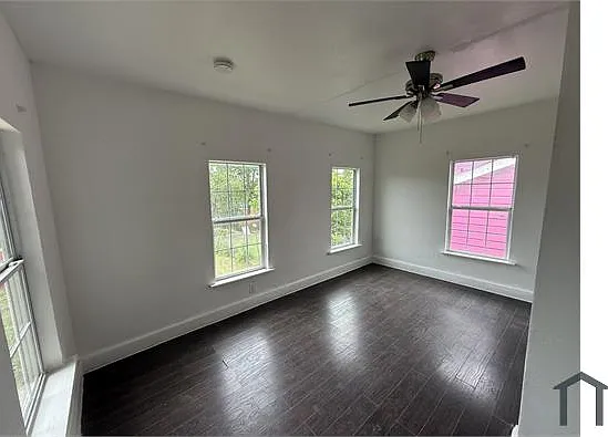 2729 E Commerce St — Photo 10
