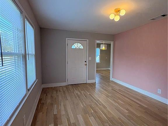 5th image of 3014 E Point St