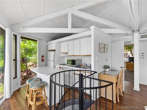 251 Tree Top Dr #20, Four Seasons, MO 65049