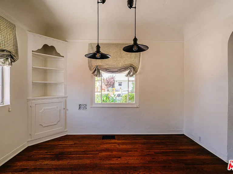 2735 Clyde Ave — Photo 11