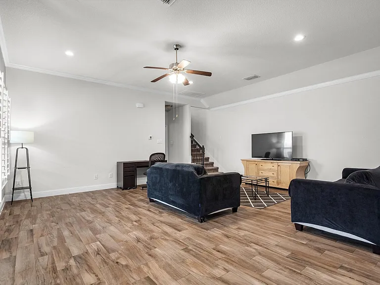 840 Parkside Dr — Photo 13