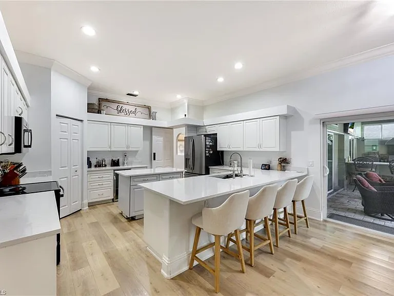 7500 Woodland Bend Cir — Photo 10