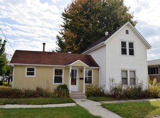 812 S Mill St, Decorah, IA 52101