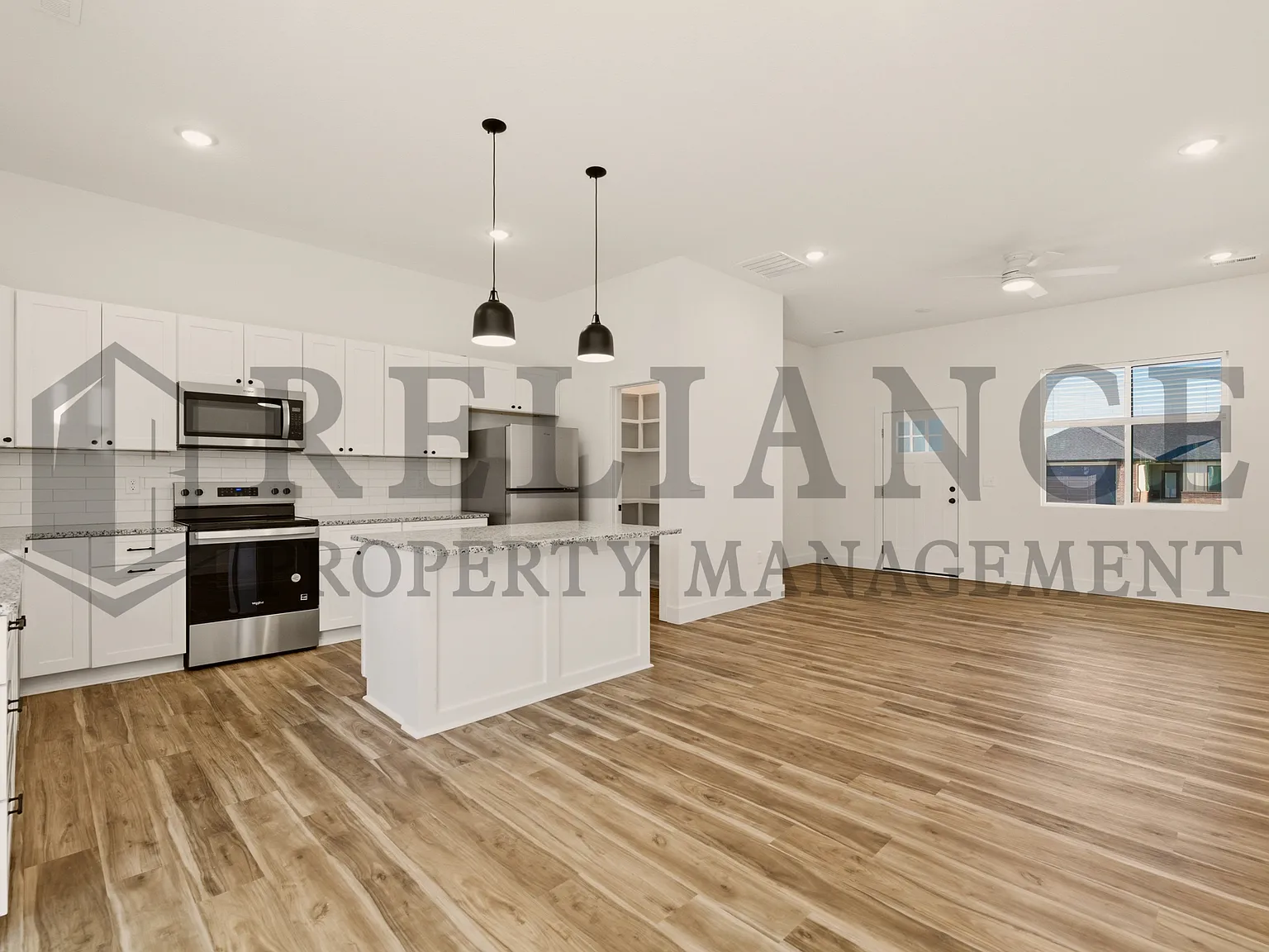 713 E Elmwood St - 1 — Photo 4