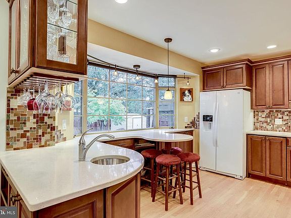 4th image of 3927 Forest Grove Dr