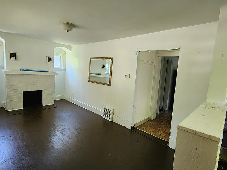 1152 Pomona Rd — Photo 2