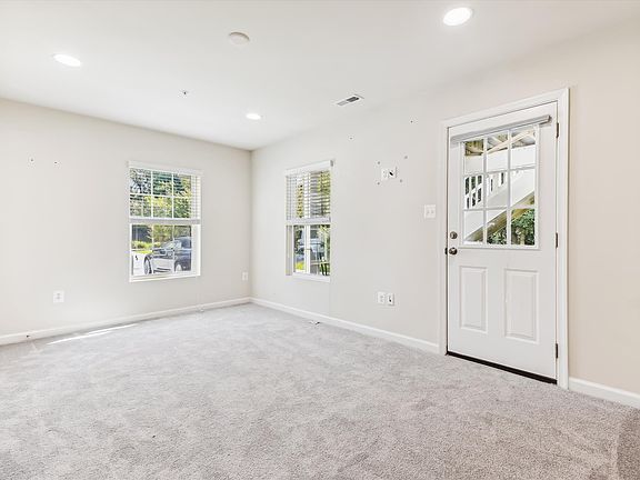 Entry level bedroom # 3 w/walkout