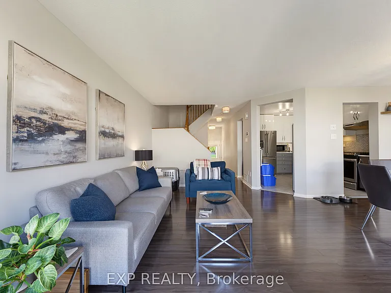 2215 Silverado Cres — Photo 9