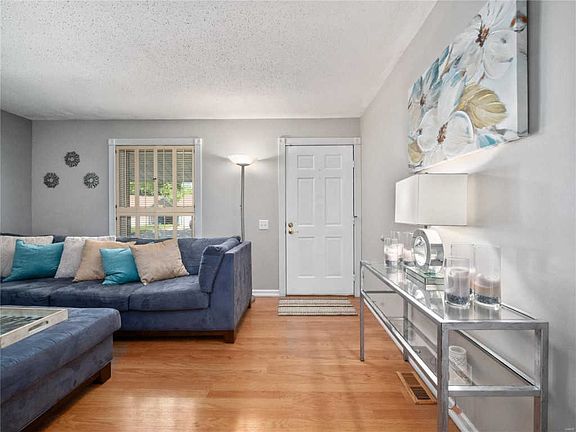 4th image of 2430 Village Glen Ct