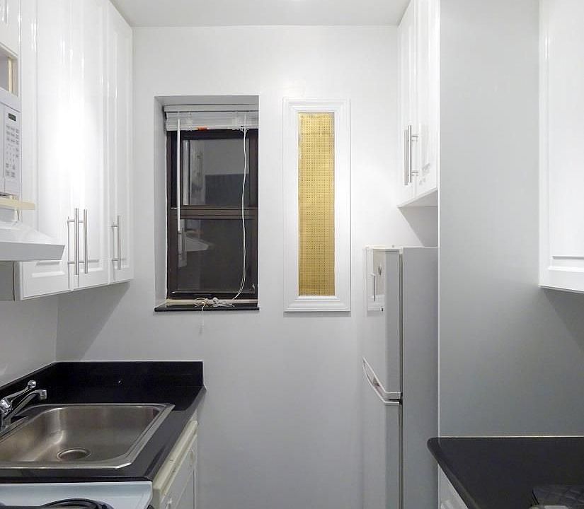 2nd image of 148 W 68th St APT 4C