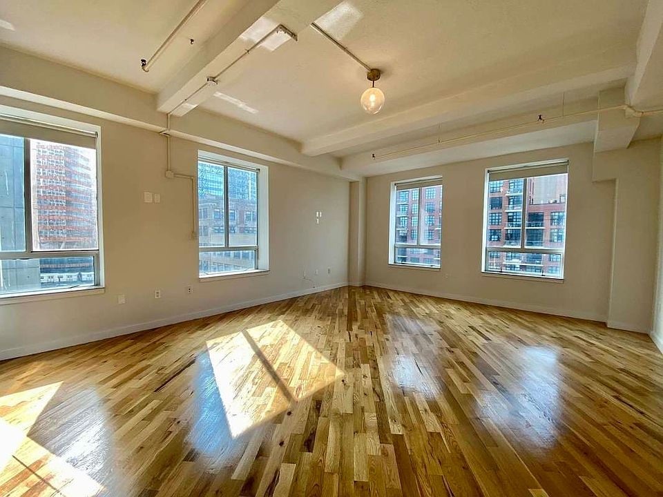 1st image of 29-28 41st Ave #806