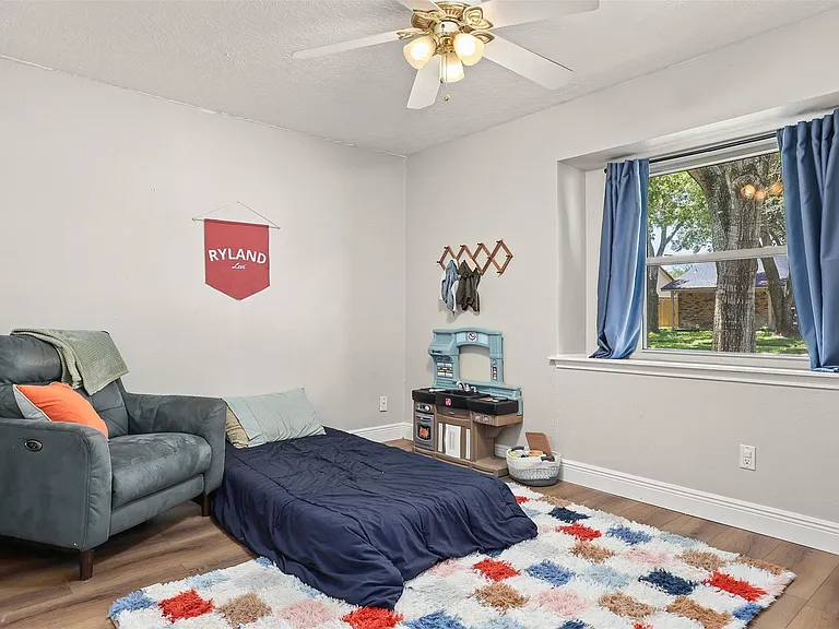 1819 Meadow Creek Dr — Photo 20