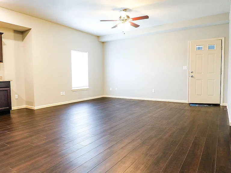 600 E Harrison St — Photo 3