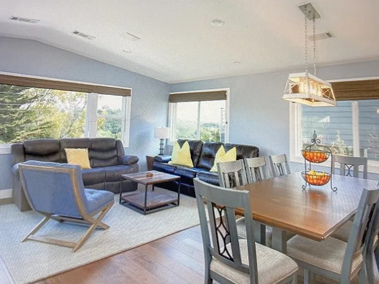 324 Selma St — Photo 2