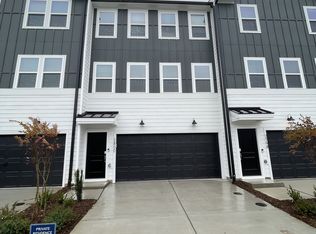 2800 Farmhouse Dr, Apex, NC 27502