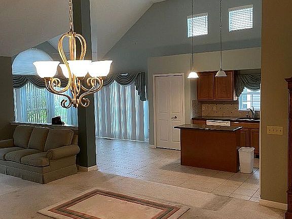 3rd image of 464 Winward Ln