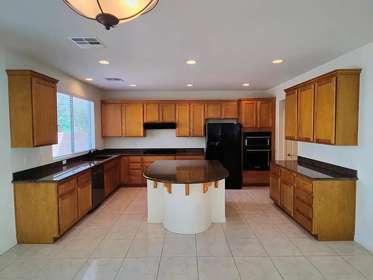 3716 Lower Saxon Ave — Photo 4