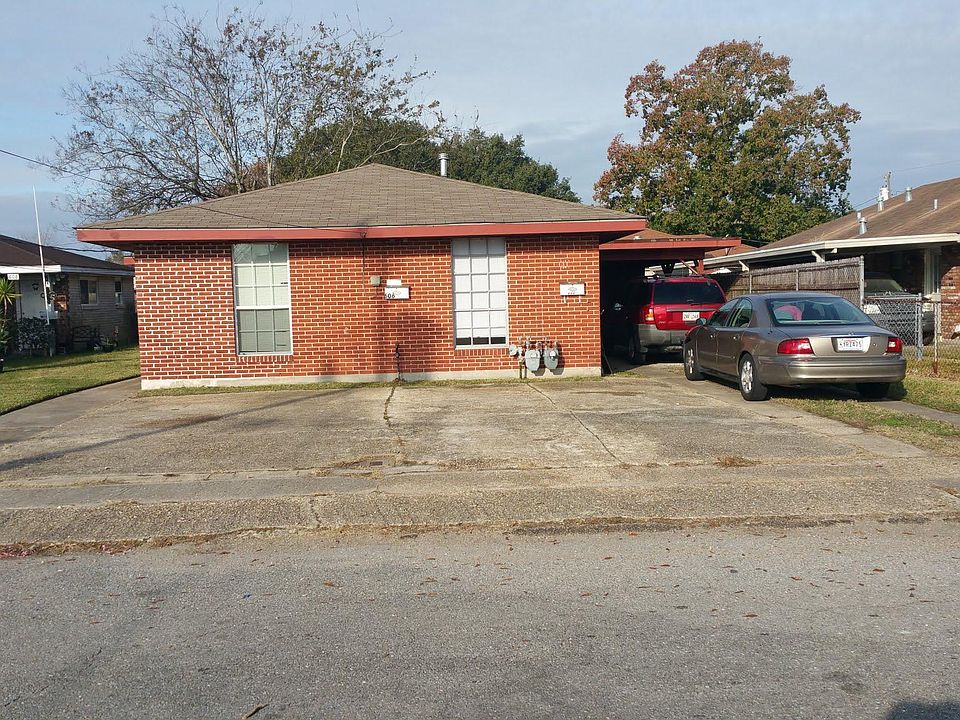 Located in a quiet area of Westwego on short street makes perfect home