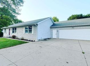 201 Caboose St, Ursa, IL 62376