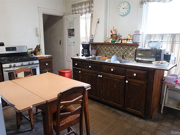 4th image of 32 Ferris Place