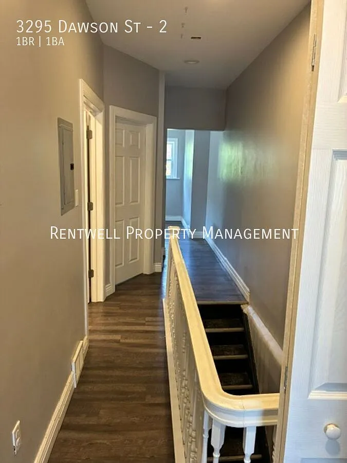 Renovated 1-Bedroom Apartment in Oakland — Photo 4