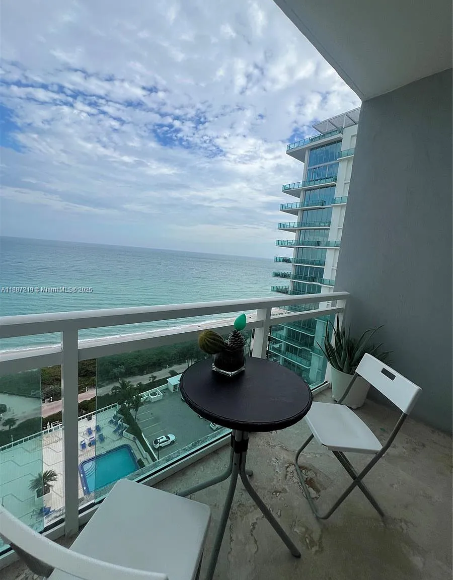 The Collins Condo — Photo 3