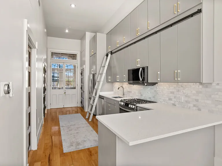937 Dumaine St #201 — Photo 5
