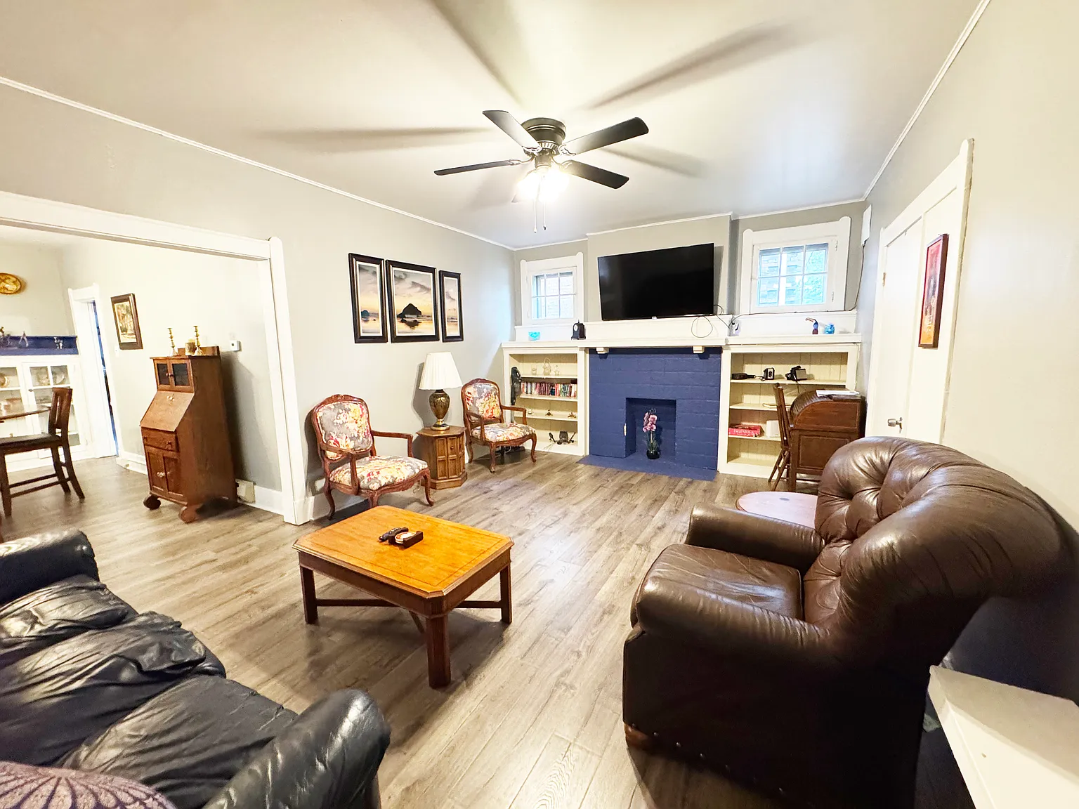 3 bed, 900 sqft, $2,000 — Photo 2