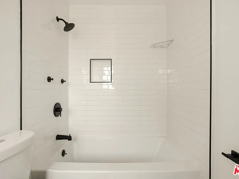 2020 Delaware Ave #7 — Photo 15