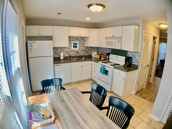 Eat-in-Kitchen: full size appliances, new oven range and microwave. Tile flooring.