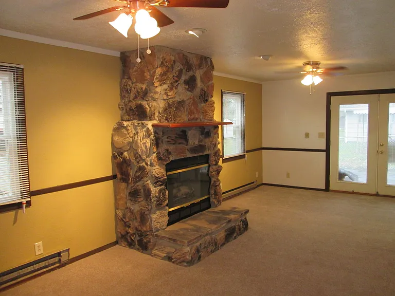 2529 Bainbridge Ave — Photo 4