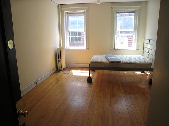 2nd image of 322 Saint Paul St #5BR