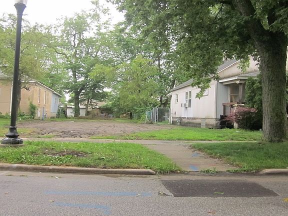 3rd image of 544 Waltham St