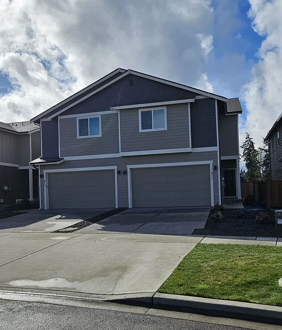 New 4-Bedroom Duplex in Lacey! — Photo 1